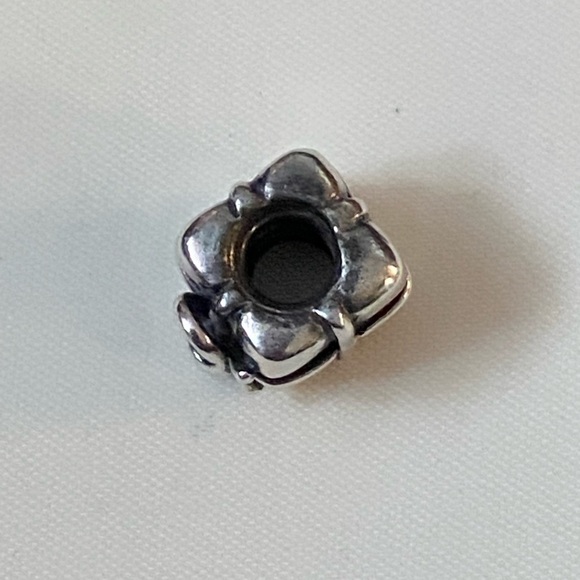 PANDORA RETIRED PRESENT, GIFT BOX W/ BOW CHARM STERLING SILVER 925 ALE 7… - Picture 5 of 7